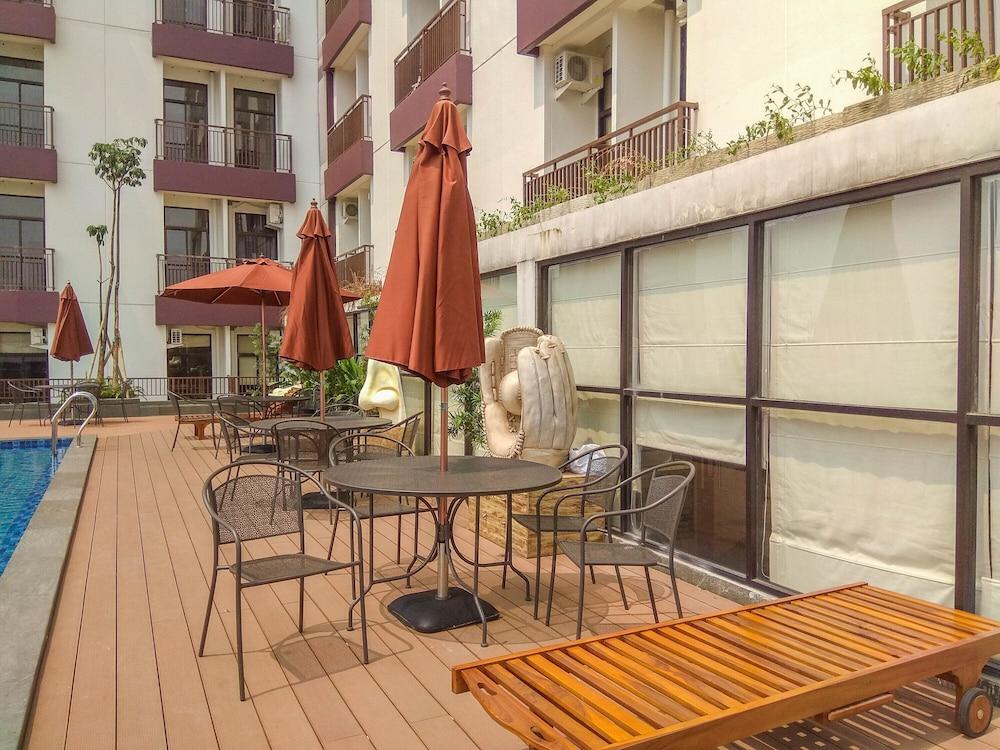 Minimalist and Posh Studio Dave Apartment Exterior