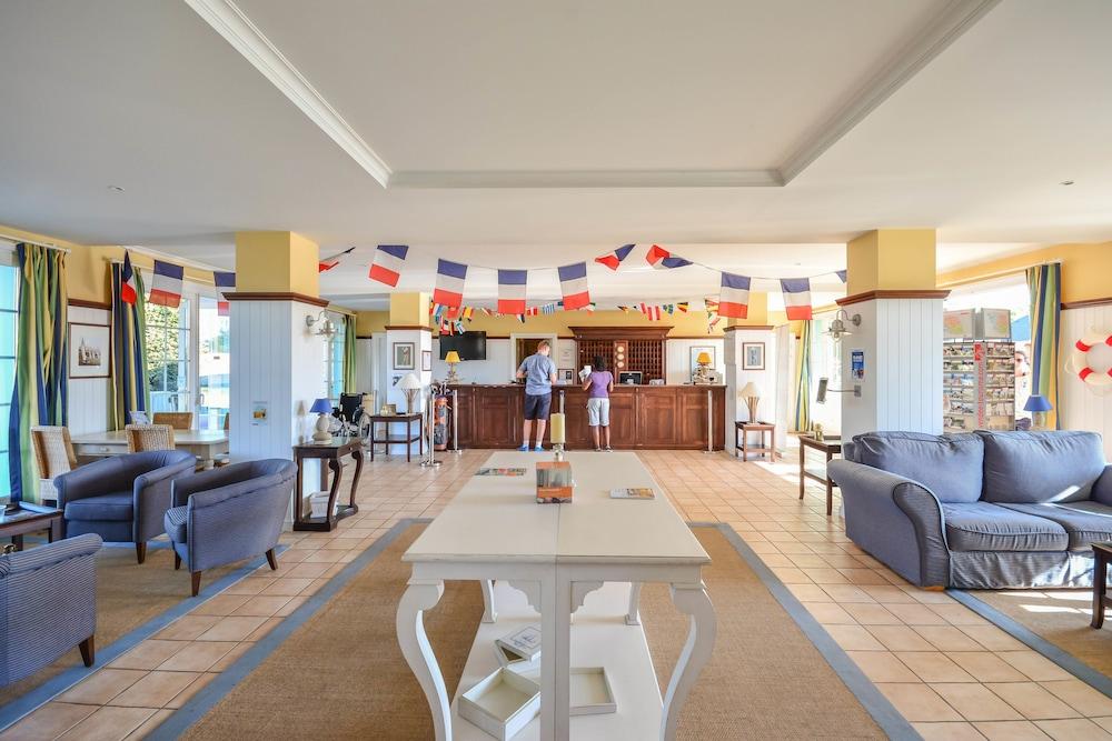 ريزيدونس بيير إي فاكانوس لو دومين دو بورجونيه الردهة