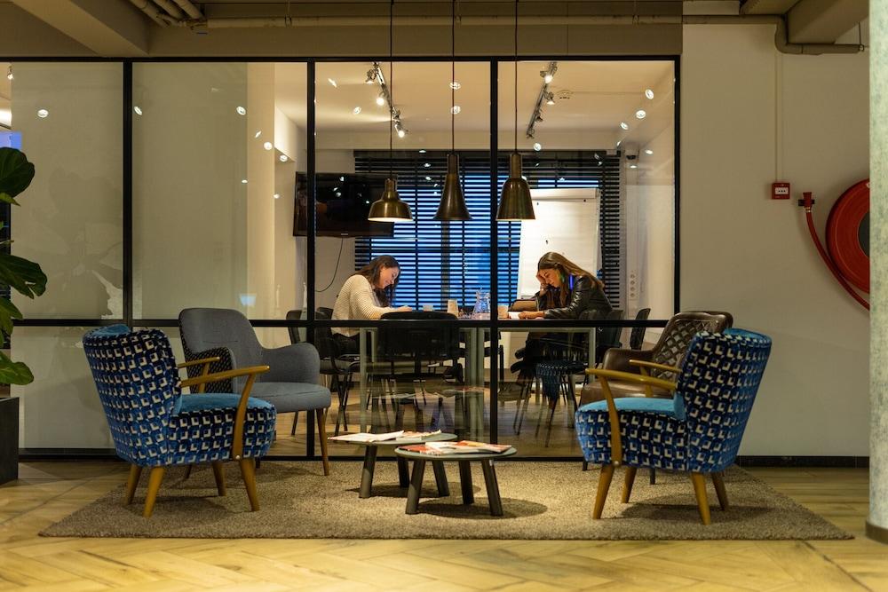 سكوتيل ذا هاج، هوتل سكول ذا هاج منطقة الاستقبال