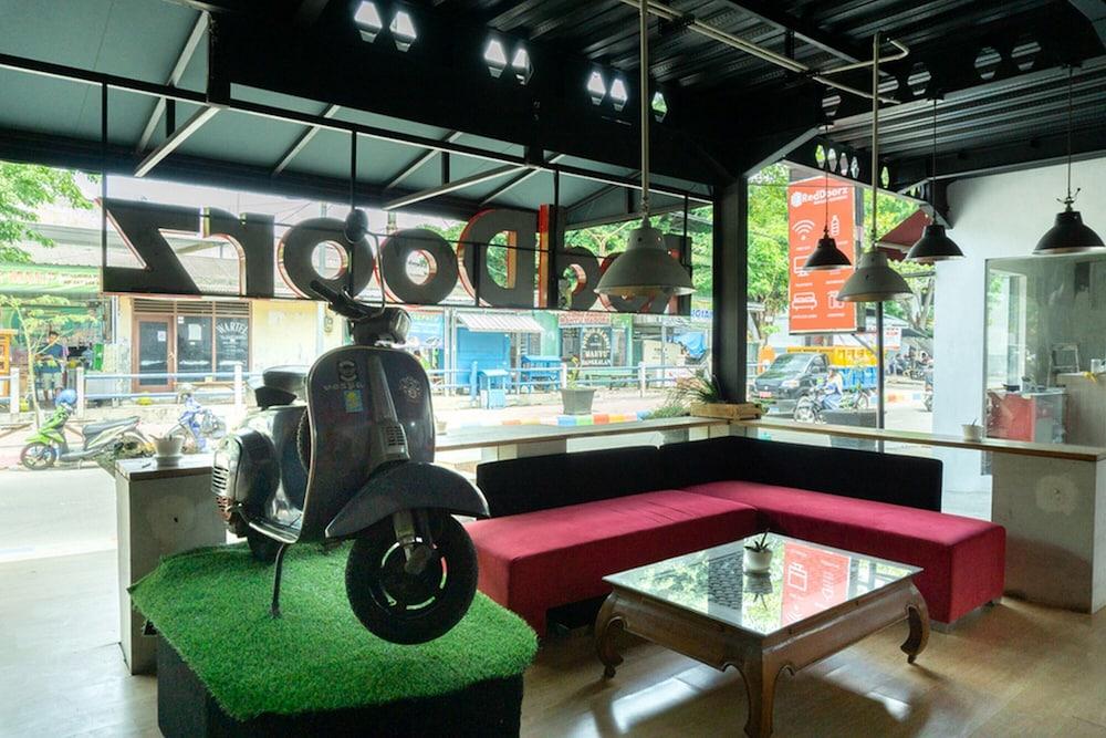 ريد دورز نير ألون ألون ماديون منطقة الاستقبال