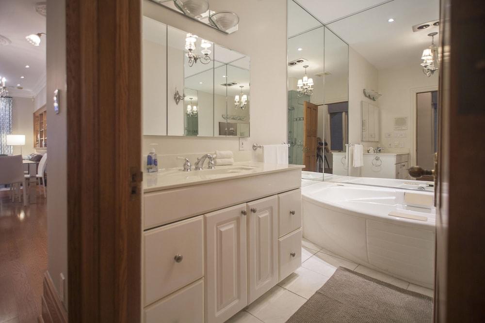 سبيشوس 1 بد روم - كينج بد آند تيراس حمام