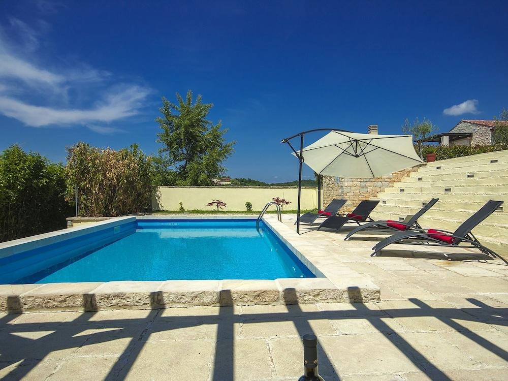 Detached Villa With Private Pool in a Wine Region Near the Beach Waterslide