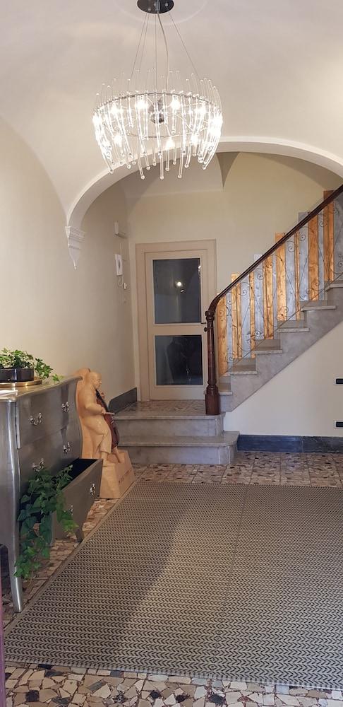 Note d'Acqua Interior Entrance