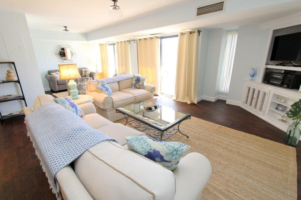 هينلوبين يونيت 803 باي لونج آند فوستر داخلي