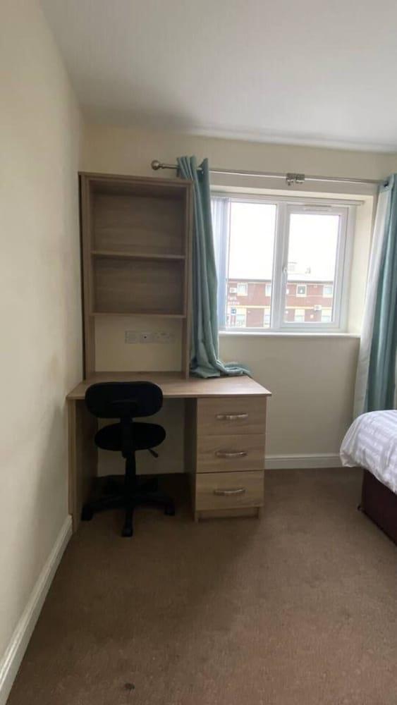 كابتيفاتينج 2 بد أبارتمنت إن ستوكتون أون تيس غرفة