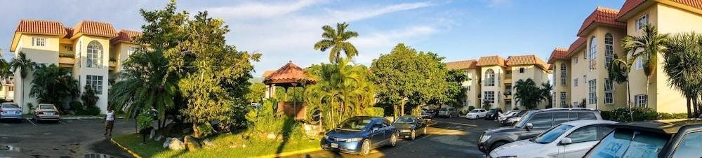 كنجستون جيست أبارتمنت آت بلانتيشن سبرينجز تفاصيل الفندق من الداخل