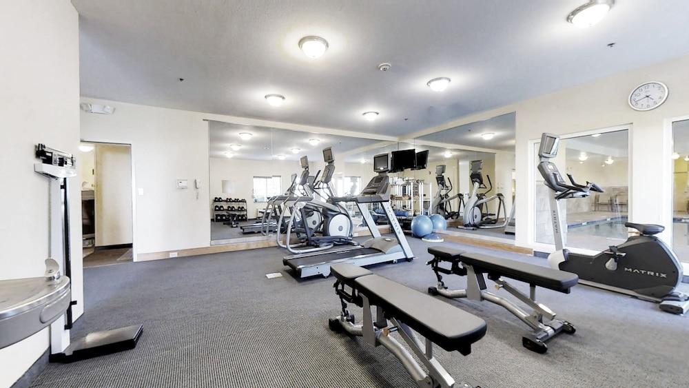 كاندلوود سويتس سليديل نورثشور باي آيتش جي صالة الألعاب الرياضية