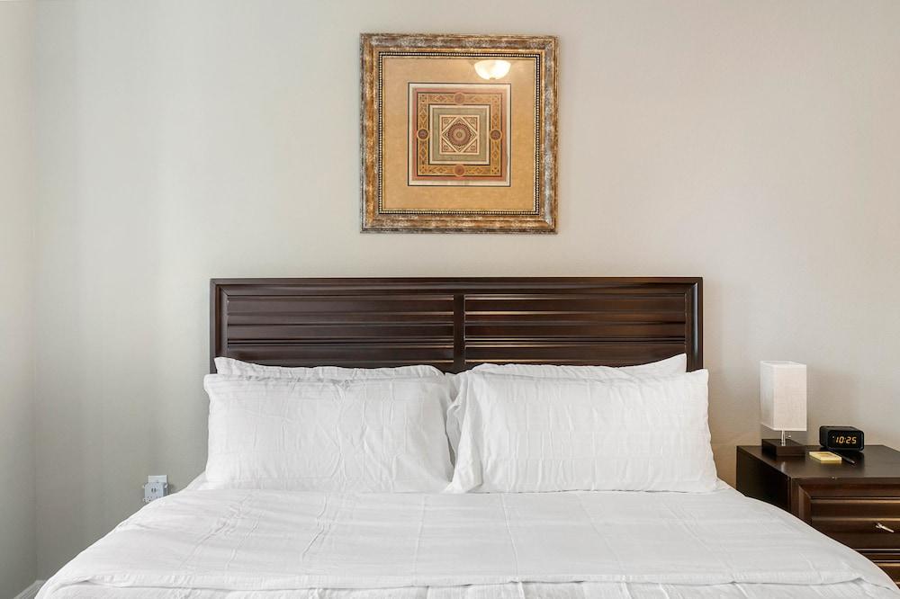 Experience a First Class Stay - 2 BDRM Room