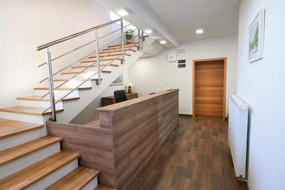 بي آند بٔباتمنتس بوريك بليتفيس ليكس منطقة الاستقبال