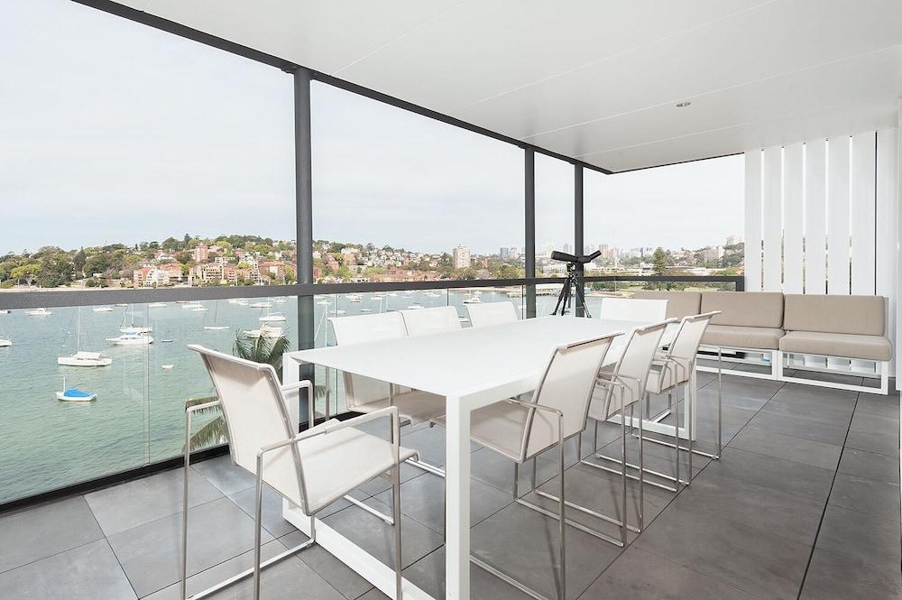 Harbour Front Single Level Apartment Featured Image