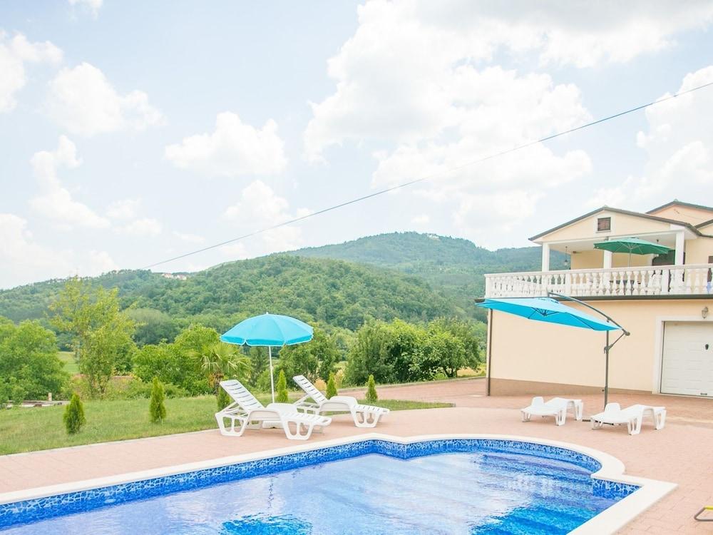 Comfortable Apartment With a Shared Swimming Pool for up to 4 Persons Waterslide
