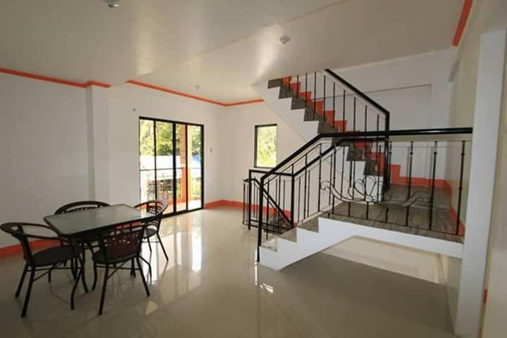 لان بليس بنسيون هاوس داخلي