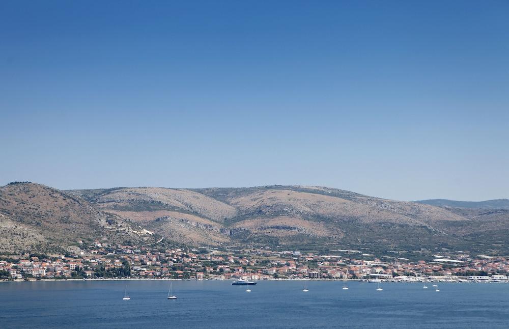 A1 - apt w. Terrace, Just 3 min Walk to the Beach Beach