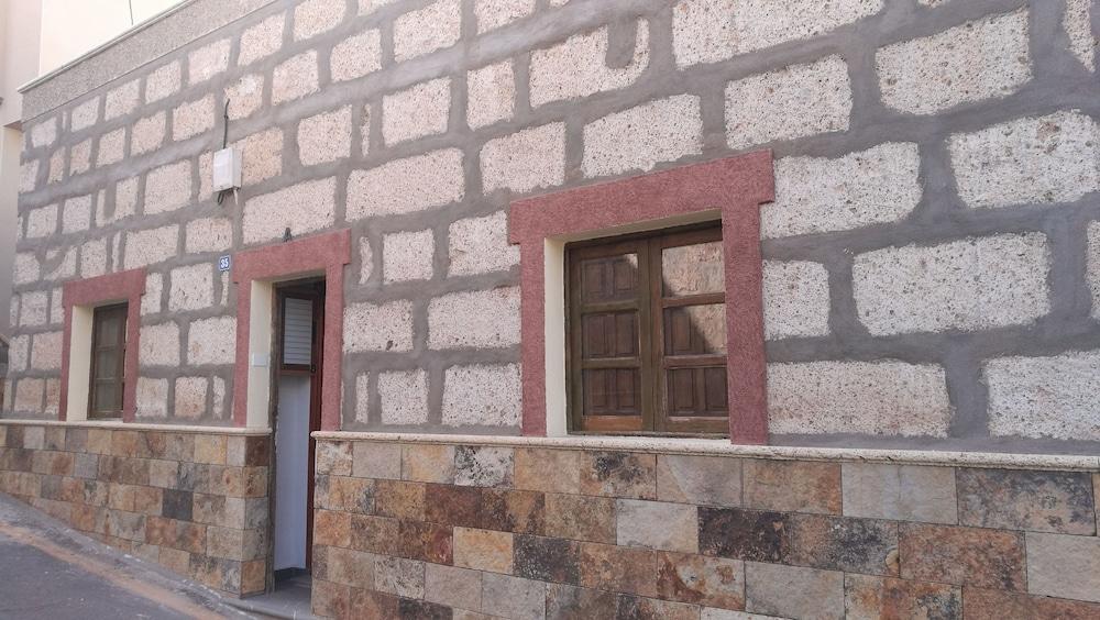 هوليداي هوم 4 إسكيناس - للبالغين فقط المنطقة الخارجية