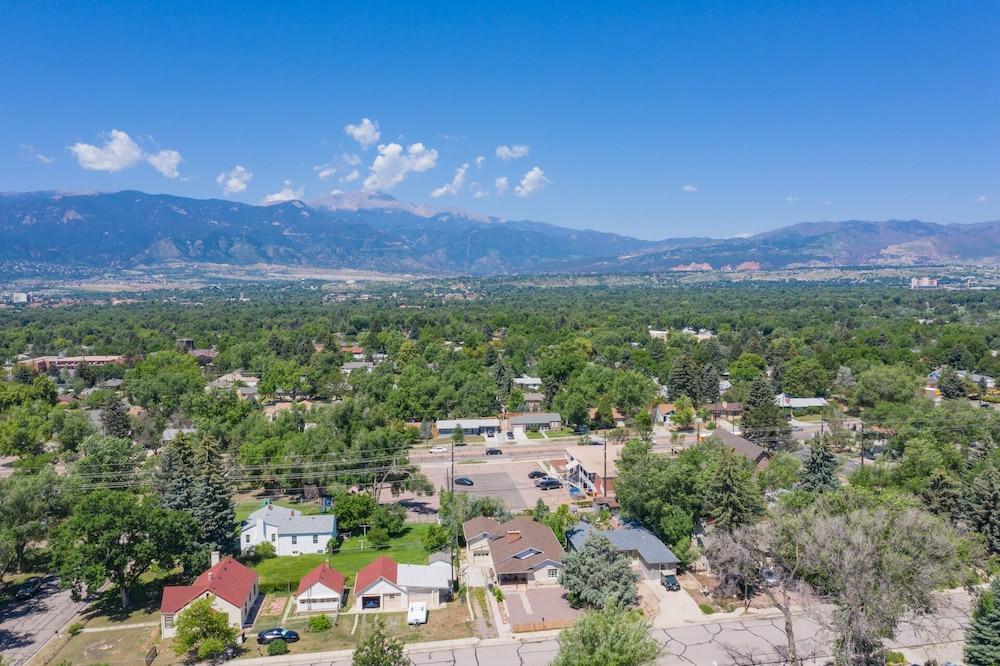 4 بد روم ماونتن فيو ويذ فايربيت آند بينج بونج منظر من الجو