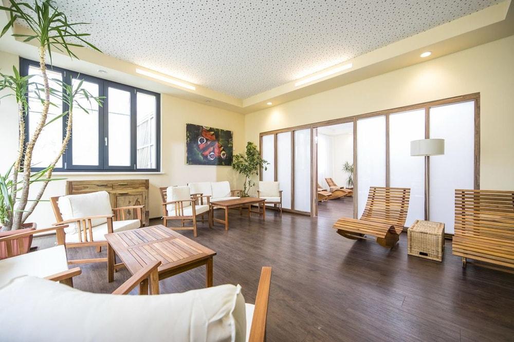 هوتل زاكسينهوف دير رون بوتشافت نادي صحي