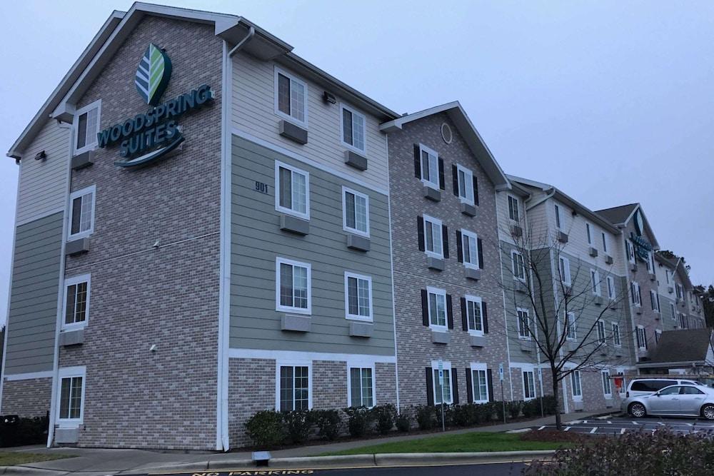 WoodSpring Suites Raleigh Apex Exterior