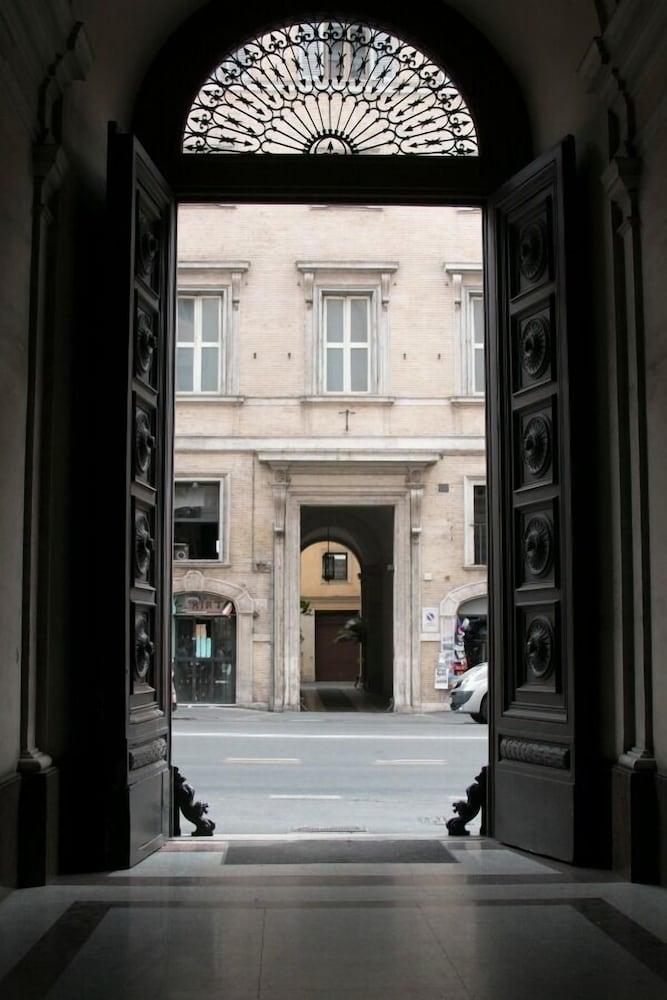 هيميراس بوتيك هاوس أبارت هوتل بانثيون الفندق من الداخل