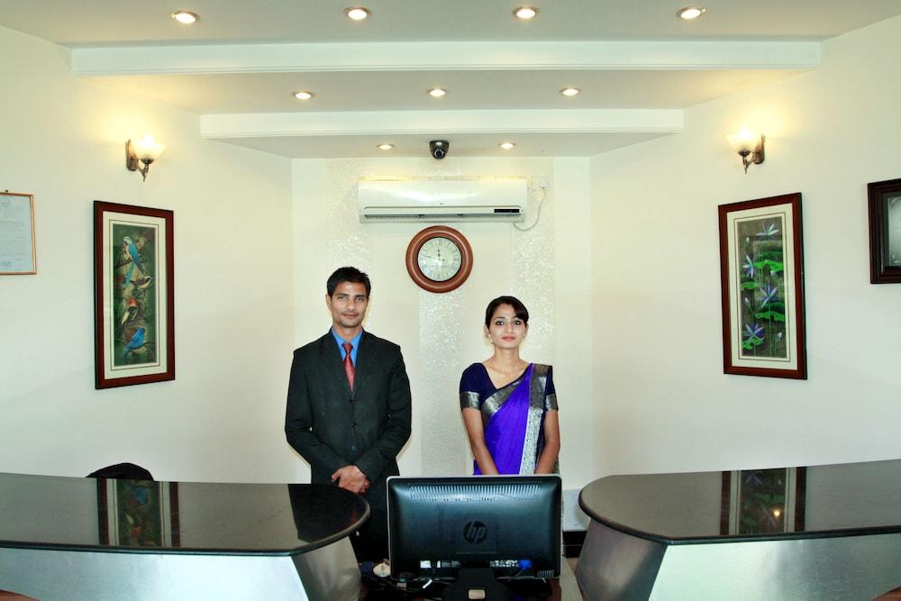 ناتورفيل أيورفيديك آند يوجا ريتريت باي أوبن سكاي منطقة الاستقبال