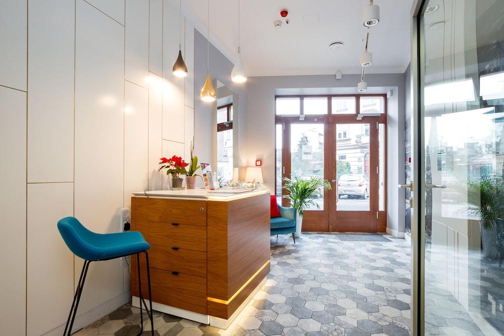 ريفرسايد أبارتمنت هوتل قاعة الاستقبال