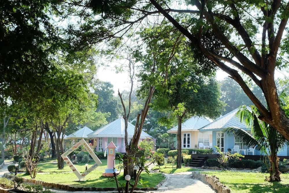 Nimmanoradee Resort Property Grounds