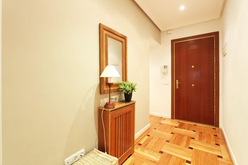 كلاسيكال فلات إن باريو سالامانكا باي ألو هاوسينج أخرى