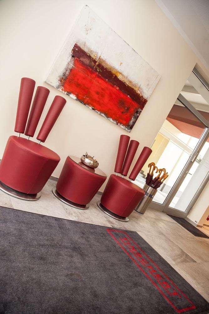 تينسشيرت هوتل ريستورانت بارتيسرفيس منصة تسجيل إجراءات الوصول/المغادرة