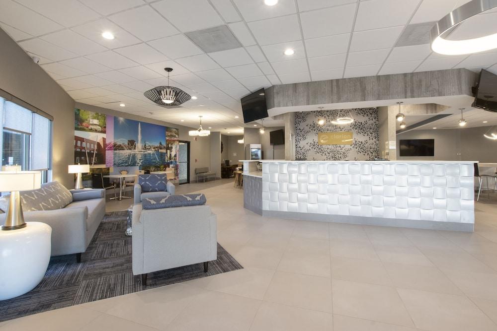 Clarion Pointe Near University Lobby