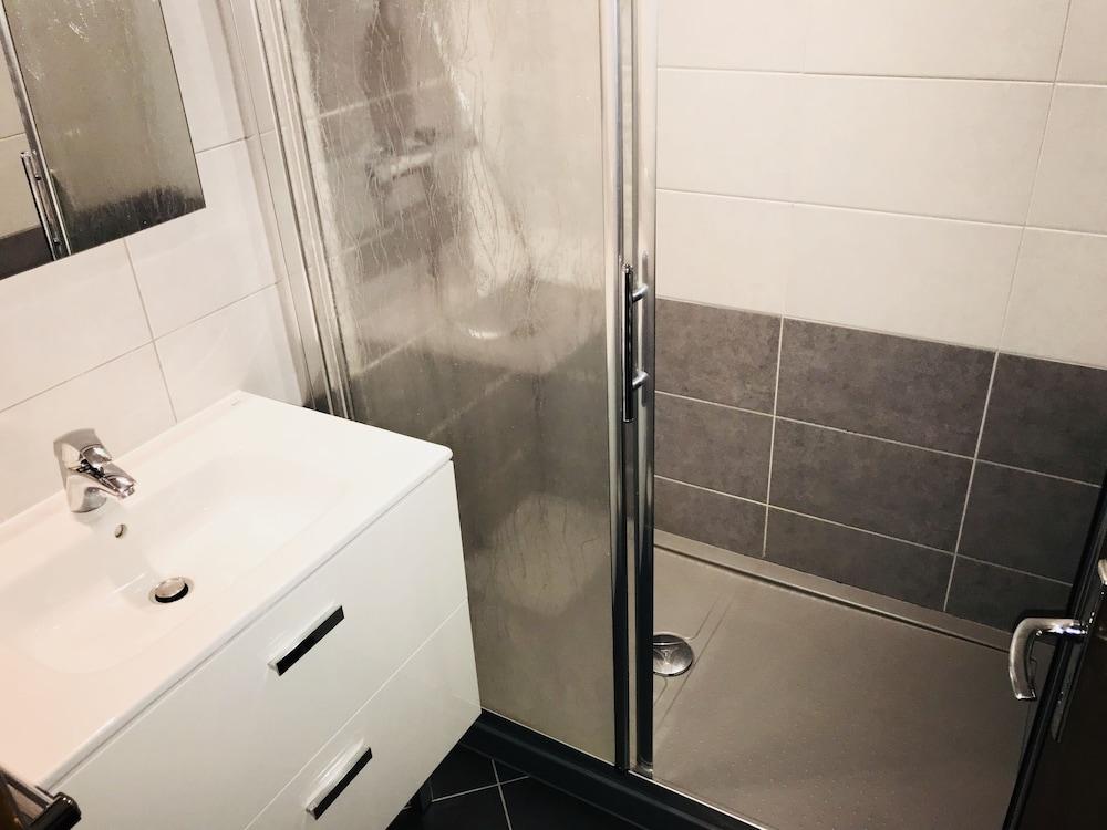 Gite La Balaguère T2 Bathroom Amenities