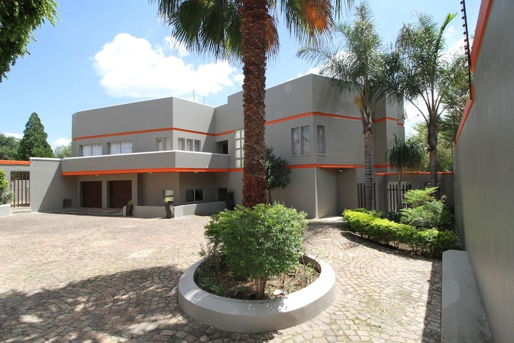 ووترفول جيست هاوس