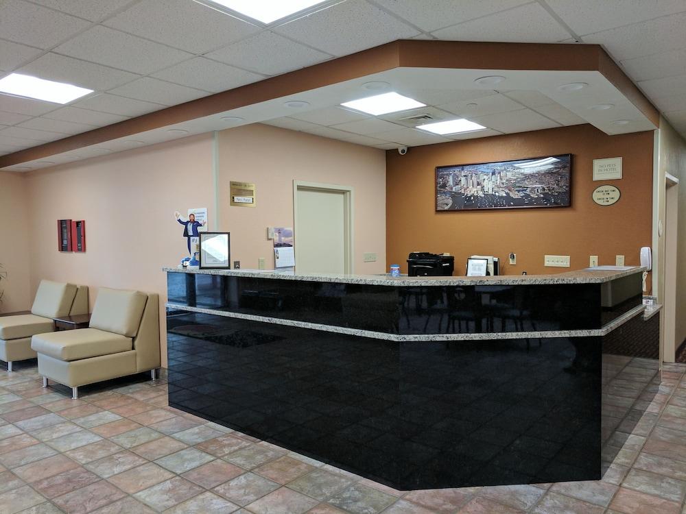 Super 8 by Wyndham Brockton Reception