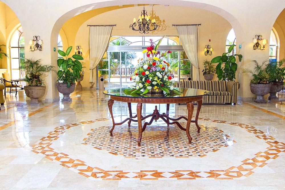 كلوب جي آر سولاريز كانكون - بريميير شامل جميع الخدمات منطقة الانتظار في الردهة