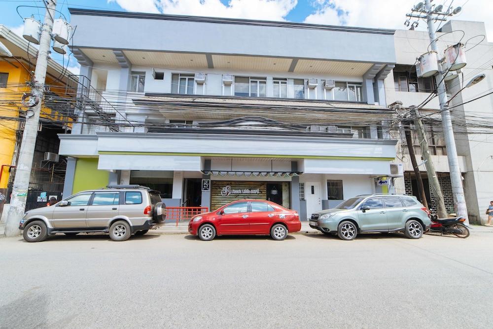 ريد دورز بلس نير سان بيدرو كاثيدرال