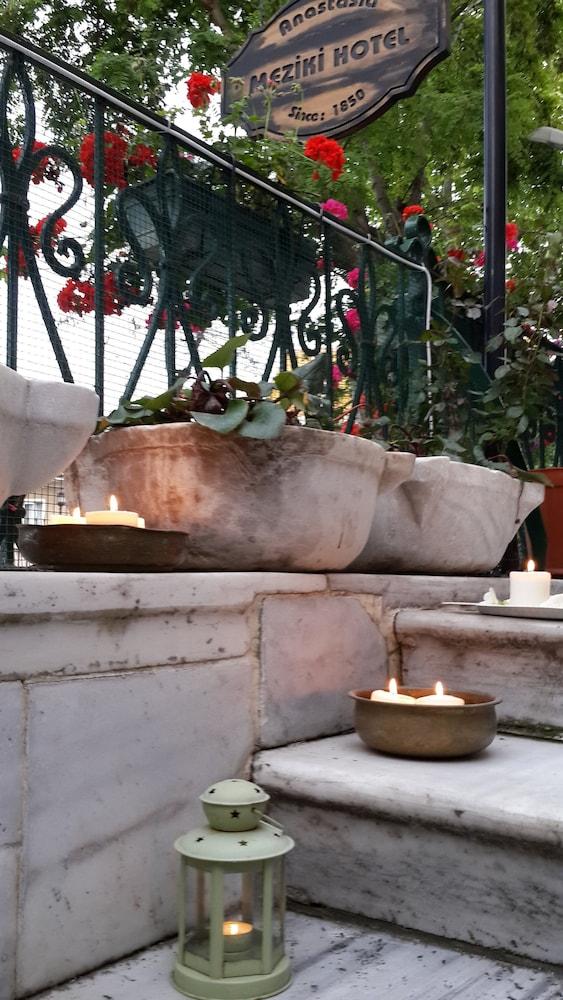 بويوكادا أناستاسيا ميزيكي هيستوري مانشن تفاصيل الفندق من الخارج