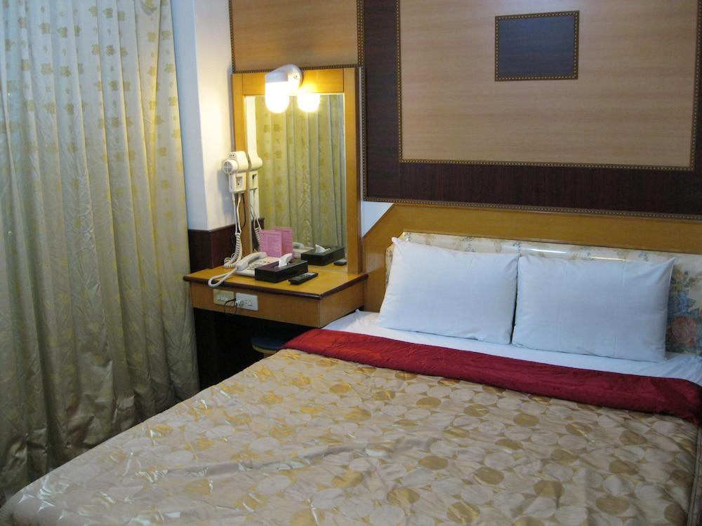 Seng-Kuo Hotel Room