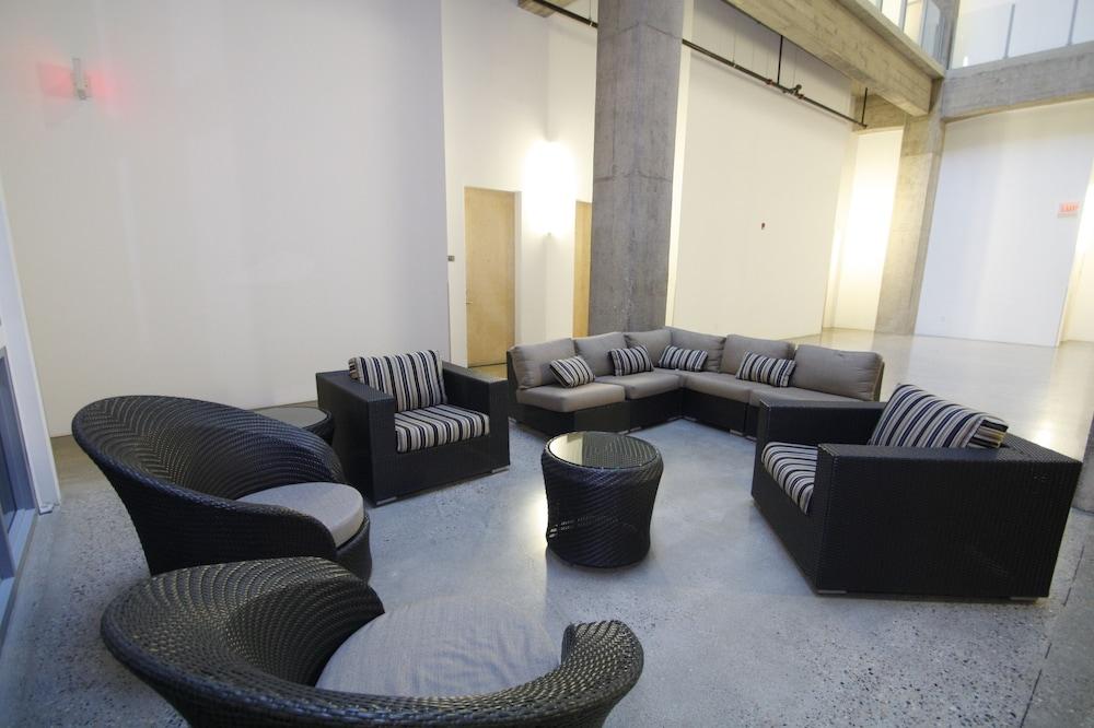 داونتاون إكزاكتيف كوندو لوفت منطقة الانتظار في الردهة