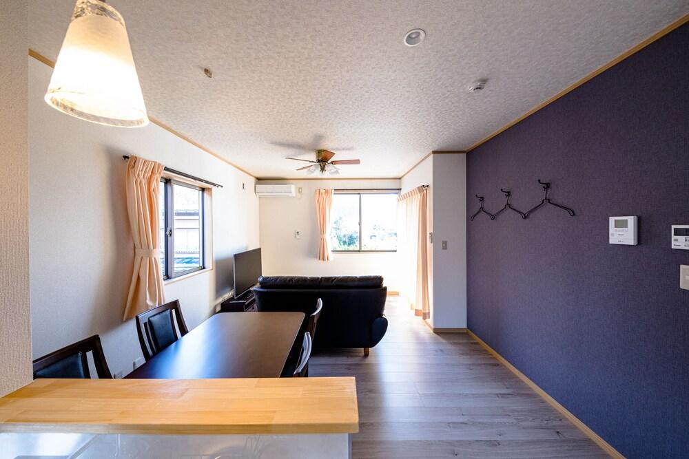 Fraku-Poodle Interior