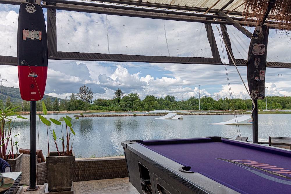 أو واي أو آي دبليو بي ويك بارك المنطقة الخارجية