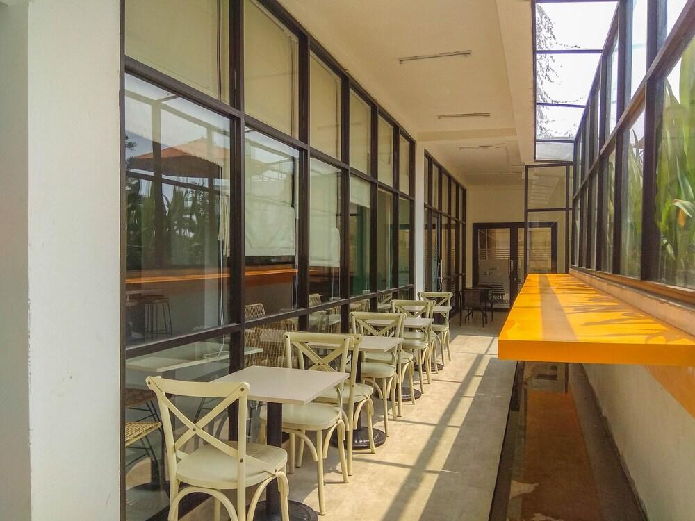 Minimalist and Posh Studio Dave Apartment Exterior
