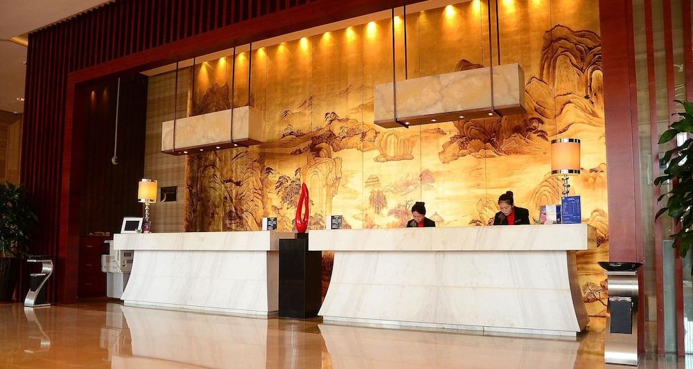 بست ويسترن بريمير هوتل هيفي منطقة الاستقبال