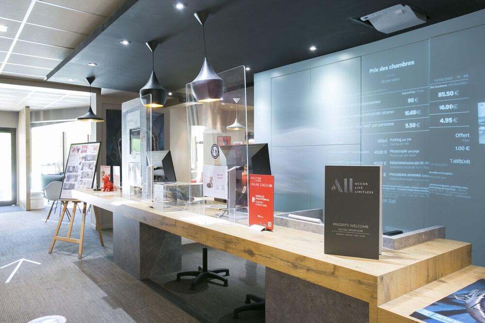 ibis Avignon Sud Reception