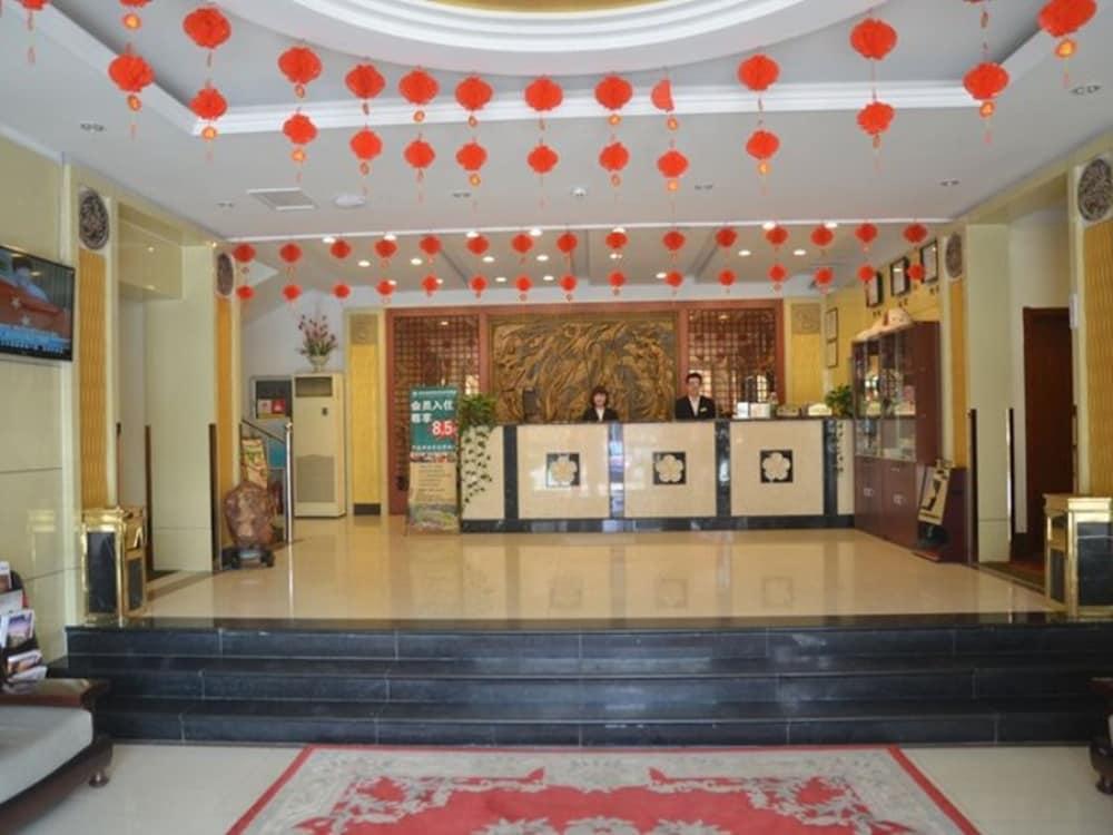 جرين تري إن ويفانج كينغجاو ميديل هايداي رود إلكتريك باور شيل هوتل الردهة