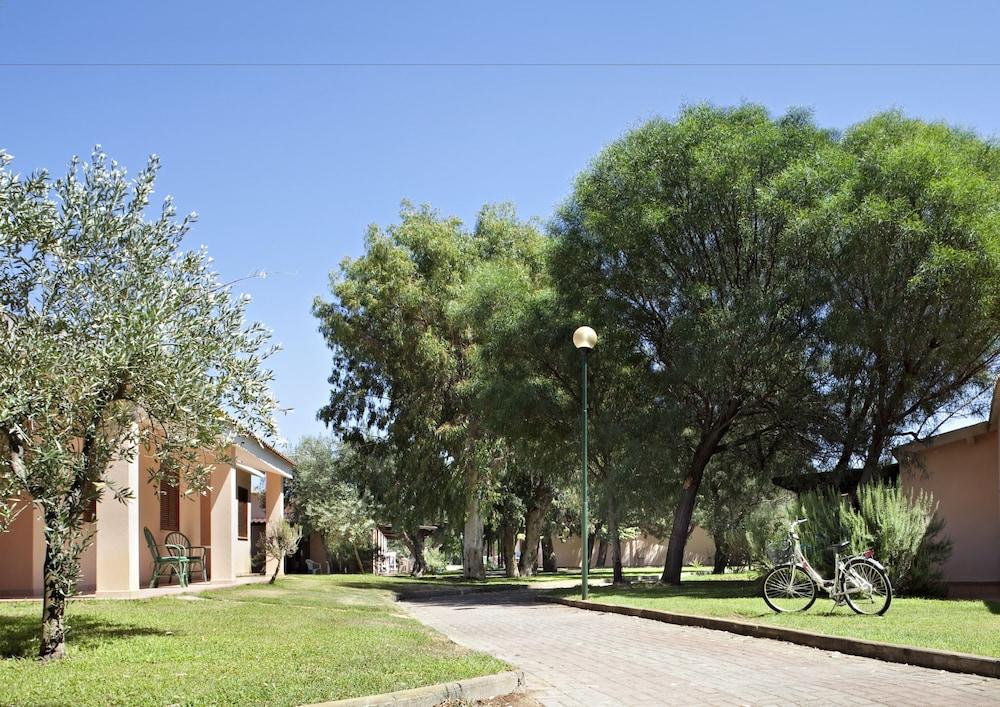 تي إتش مارينا دي سيباري - بايا ديلي أكي فيلاج المنطقة المحيطة بالمنشأة