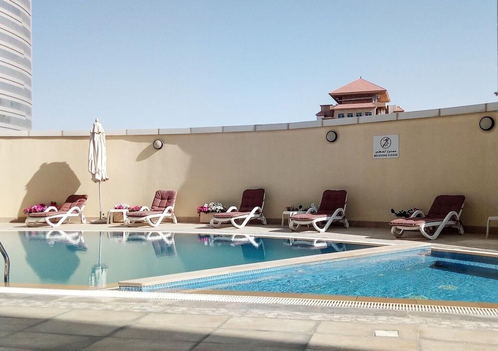 Warm & Striking Studio Apartment in the Heart of Jlt! Waterslide