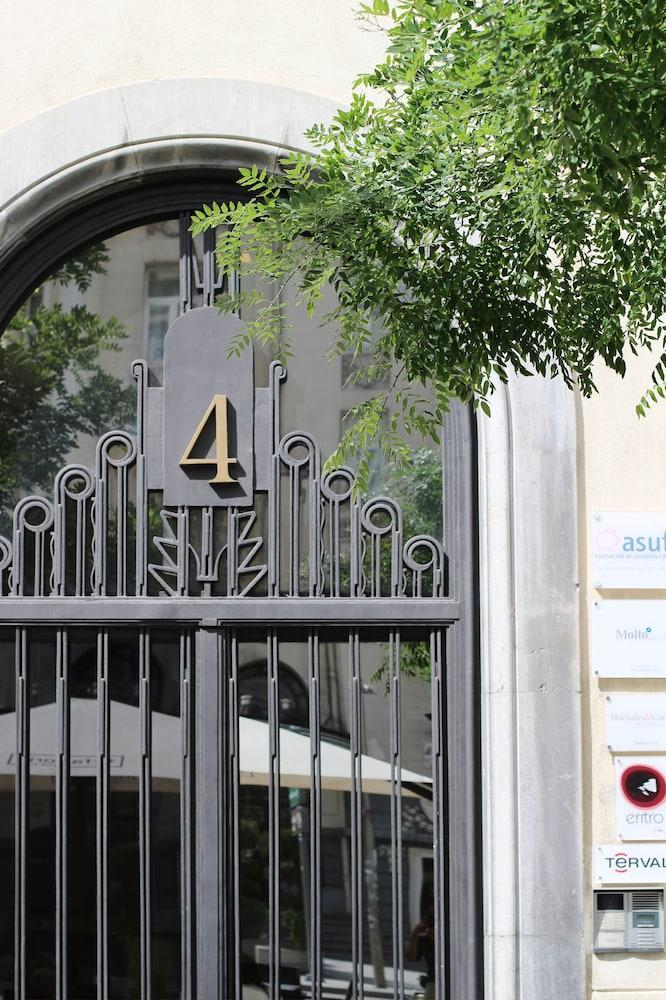 Numa Madrid Script Exterior