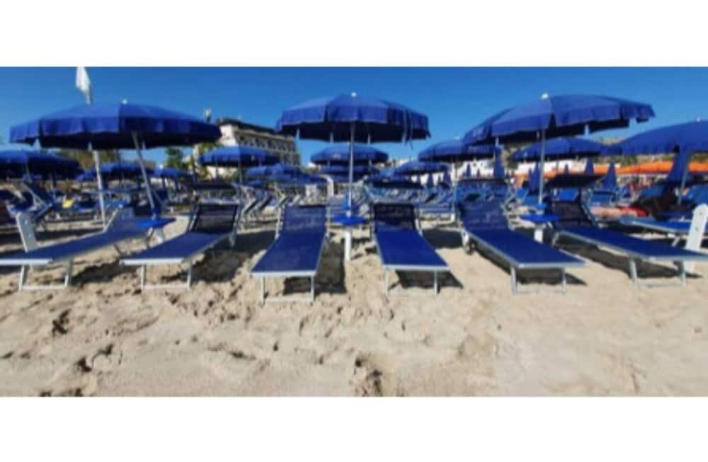 Albergo Auralba Beach