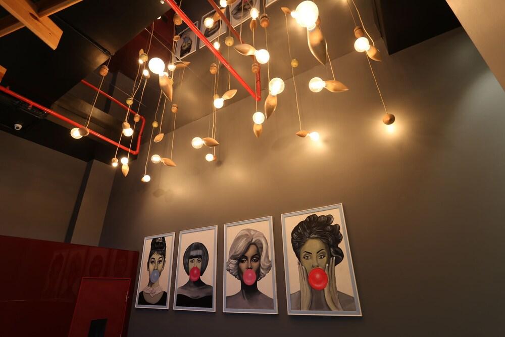 آي لوف بيل بوتومز داخلي