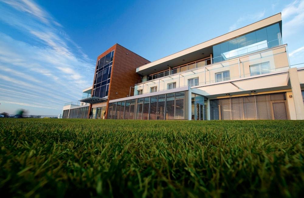 بونتيو أكتيفيتي بارك