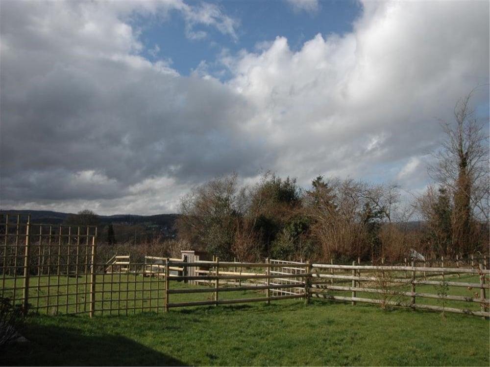 A Delightful Little Cottage With Large Garden and Views to The Black Mountains Exterior