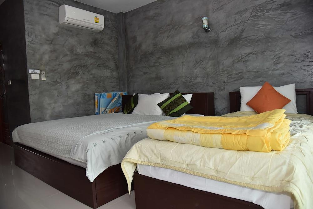 SD Beach Resort Room